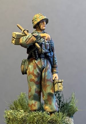 S2KW015 - Panzer Grenadier in cammo overalls